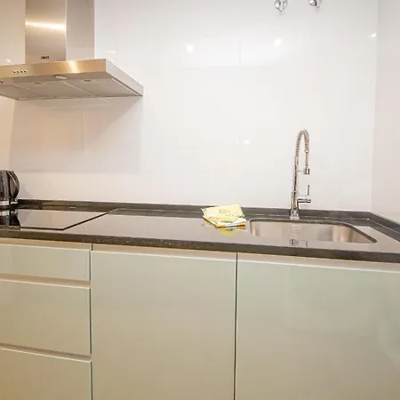 Pelicanos 103 *